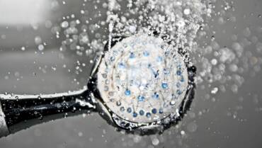 Kontaktlinsen beim Duschen: Die wichtigsten Regeln