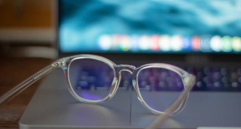 Kontaktlinsen mit Blaulichtfilter