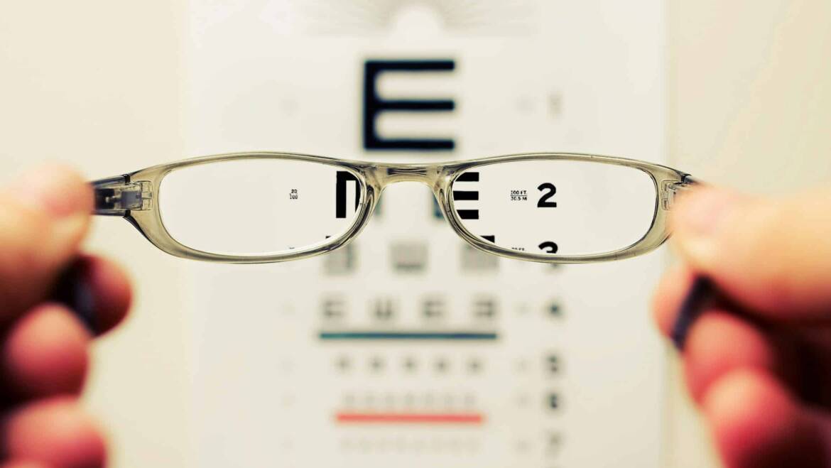Sieht man mit Kontaktlinsen besser als mit Brille?