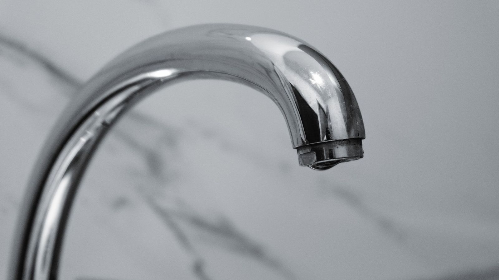 Verchromter Wasserhahn