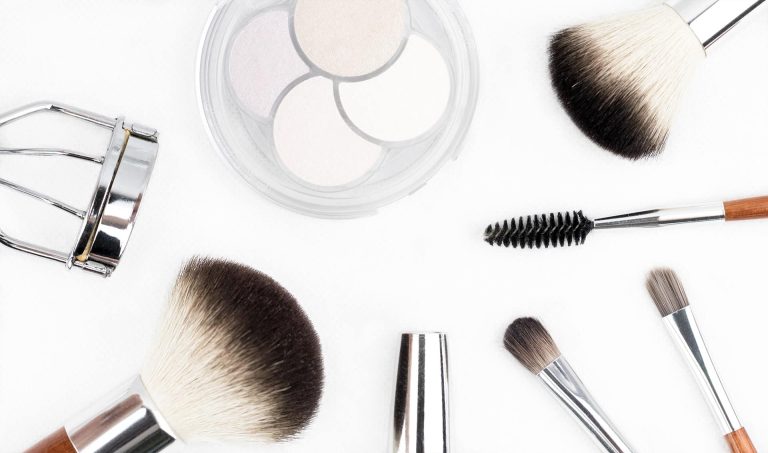 Make-up-Pinsel – Ratgeber Kontaktlinsen & Kontaktlinsenlösung