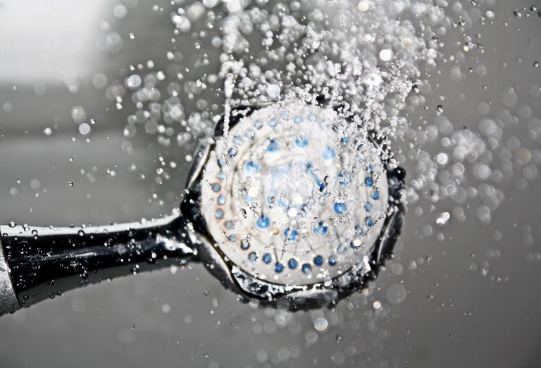 Dusche – Ratgeber Kontaktlinsen & Kontaktlinsenlösung